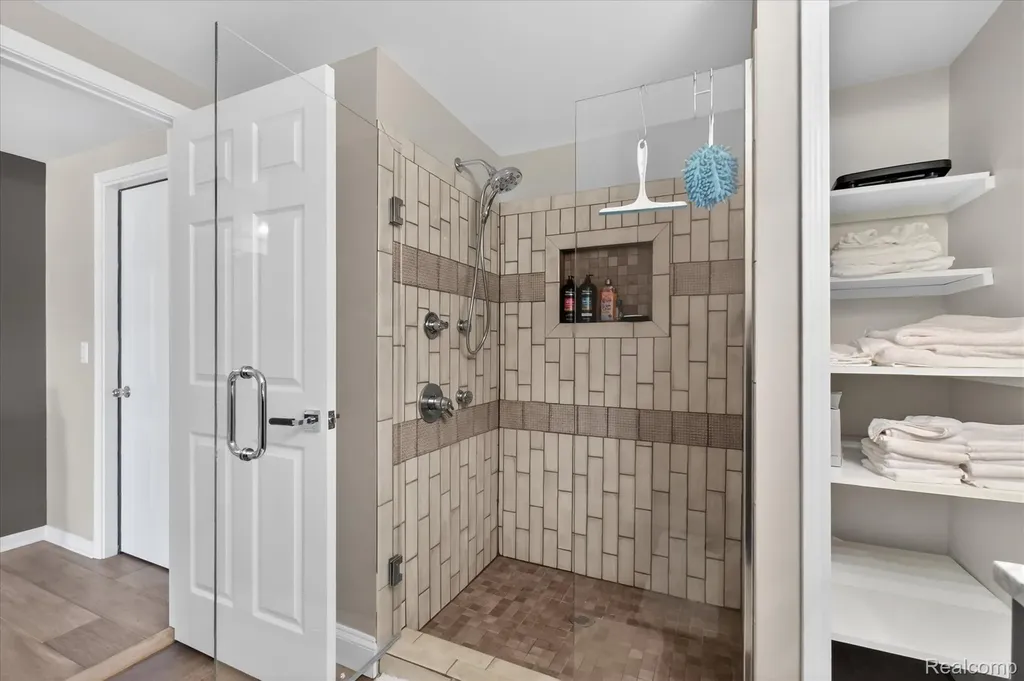 8955 Sandy Ridge Drive White Lake Charter Township MI 48386