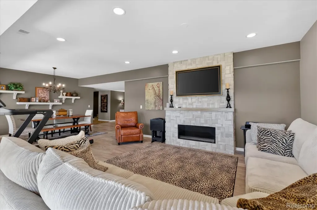 8955 Sandy Ridge Drive White Lake Charter Township MI 48386