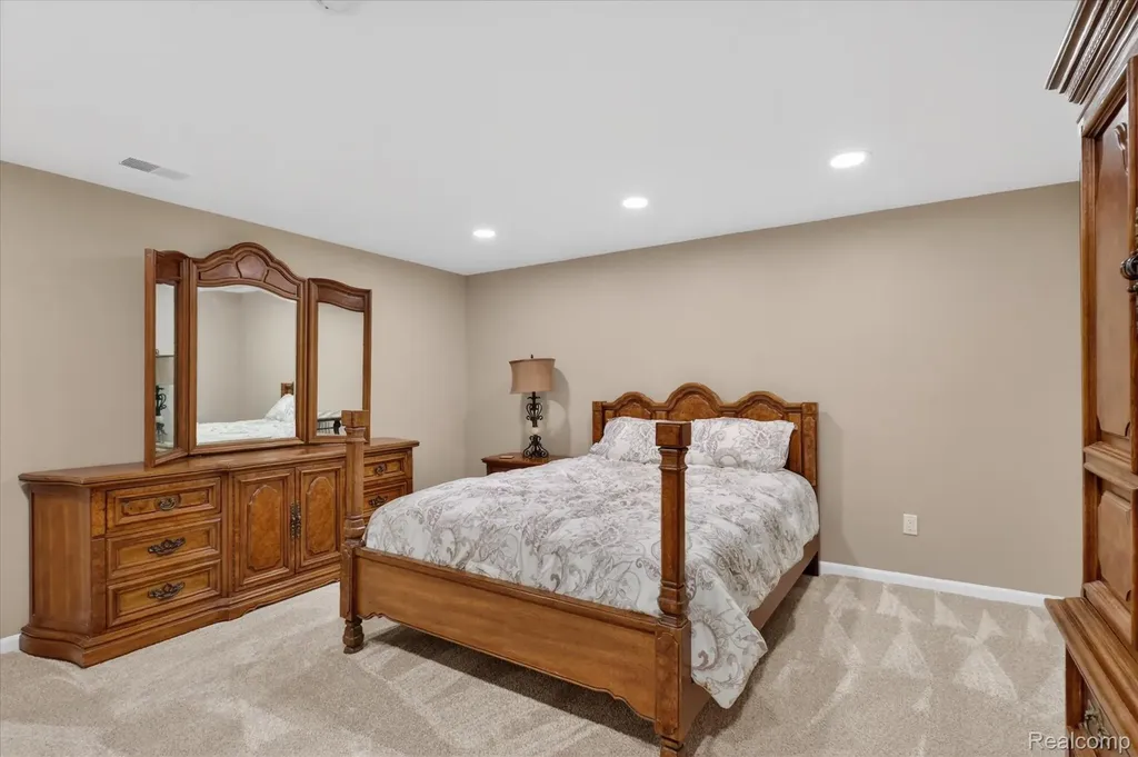 8955 Sandy Ridge Drive White Lake Charter Township MI 48386