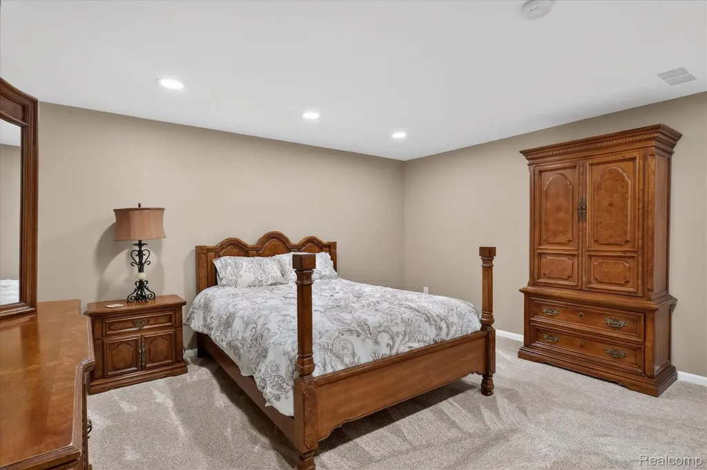8955 Sandy Ridge Drive White Lake Charter Township MI 48386