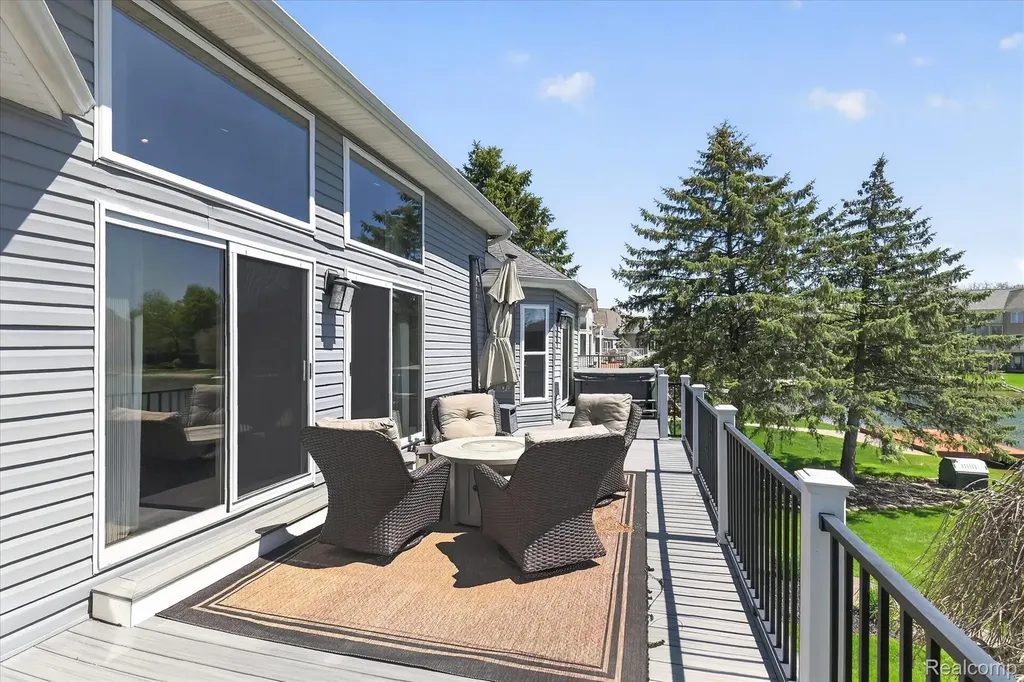 8955 Sandy Ridge Drive White Lake Charter Township MI 48386