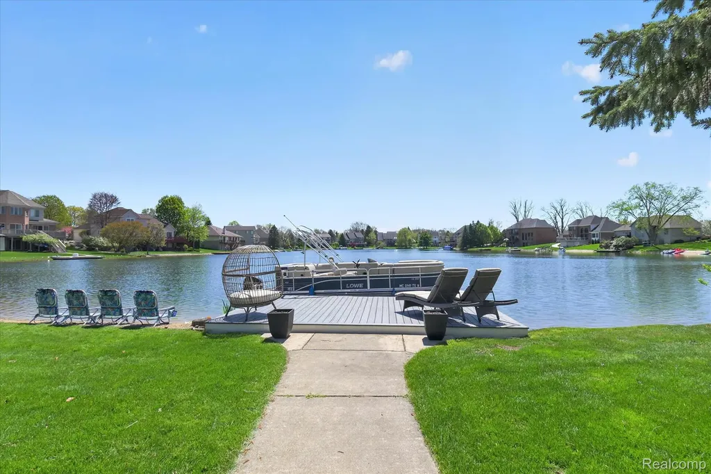 8955 Sandy Ridge Drive White Lake Charter Township MI 48386