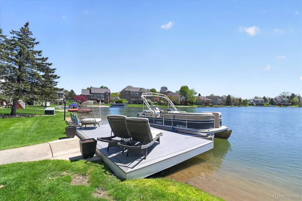 8955 Sandy Ridge Drive White Lake Charter Township MI 48386