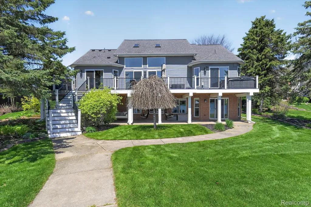 8955 Sandy Ridge Drive White Lake Charter Township MI 48386