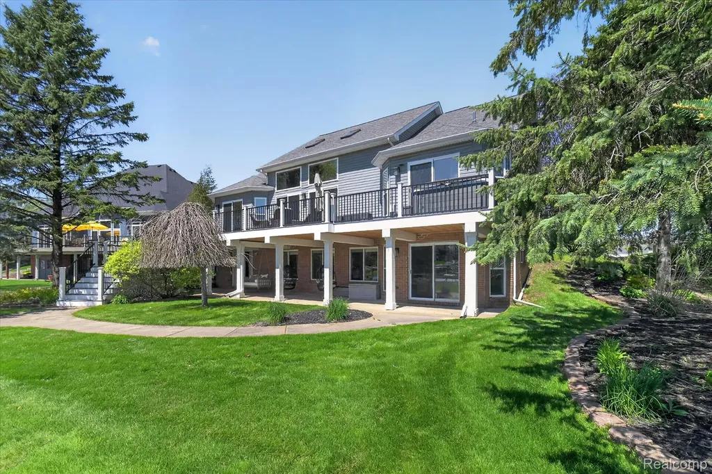 8955 Sandy Ridge Drive White Lake Charter Township MI 48386