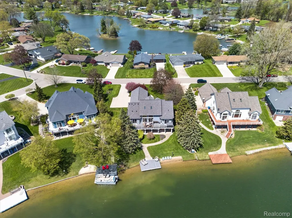 8955 Sandy Ridge Drive White Lake Charter Township MI 48386