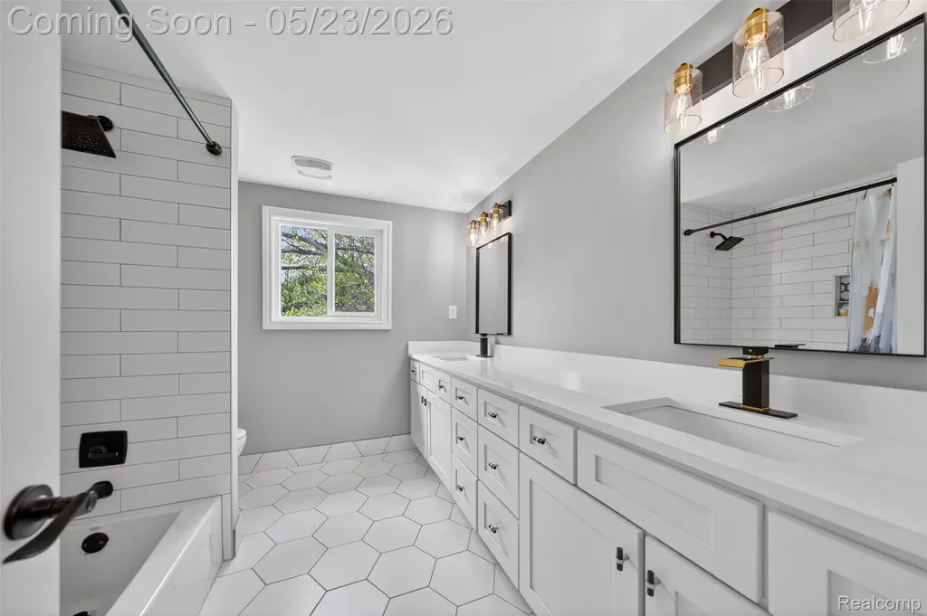 30935 Perrys Crossing Farmington Hills City MI 48331