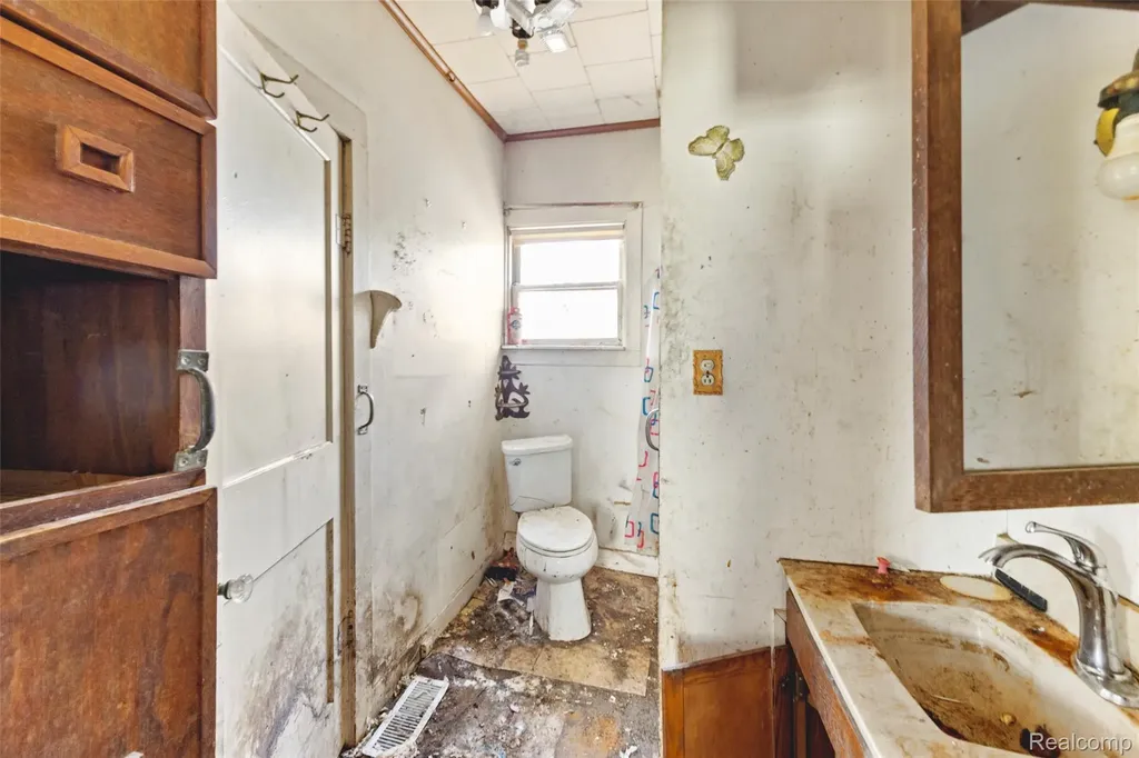3713 Lowcroft Avenue Lansing City MI 48910