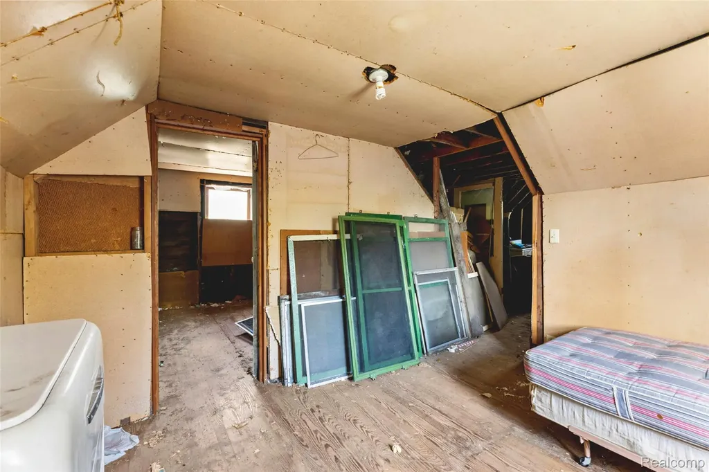 3713 Lowcroft Avenue Lansing City MI 48910