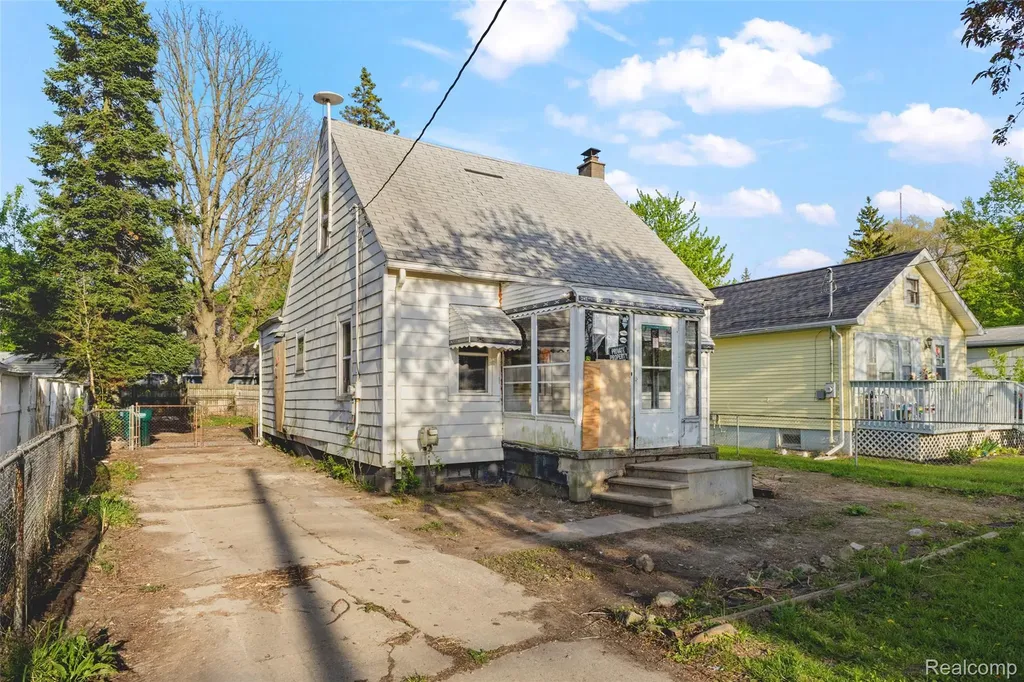 3713 Lowcroft Avenue Lansing City MI 48910
