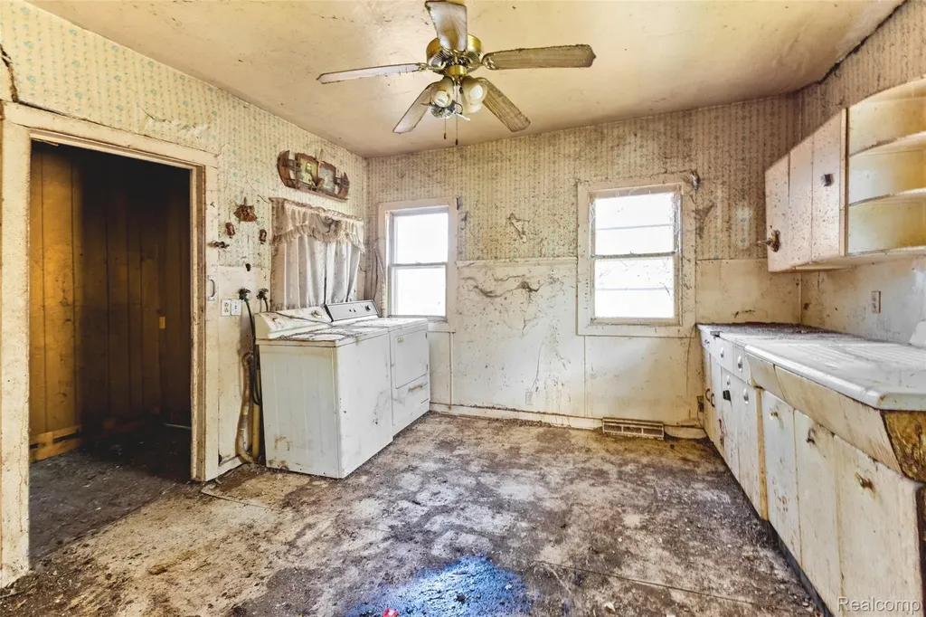3713 Lowcroft Avenue Lansing City MI 48910