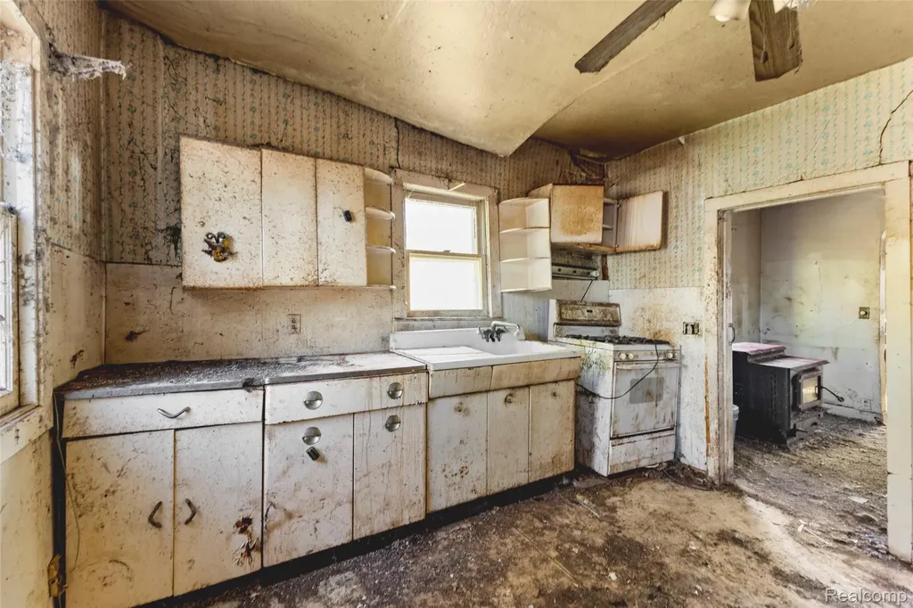 3713 Lowcroft Avenue Lansing City MI 48910