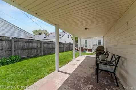 2194 Tyler Avenue Berkley City MI 48072