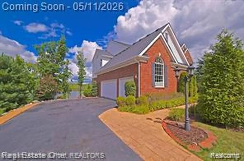 5370 Plantation Drive Commerce Charter Township MI 48382