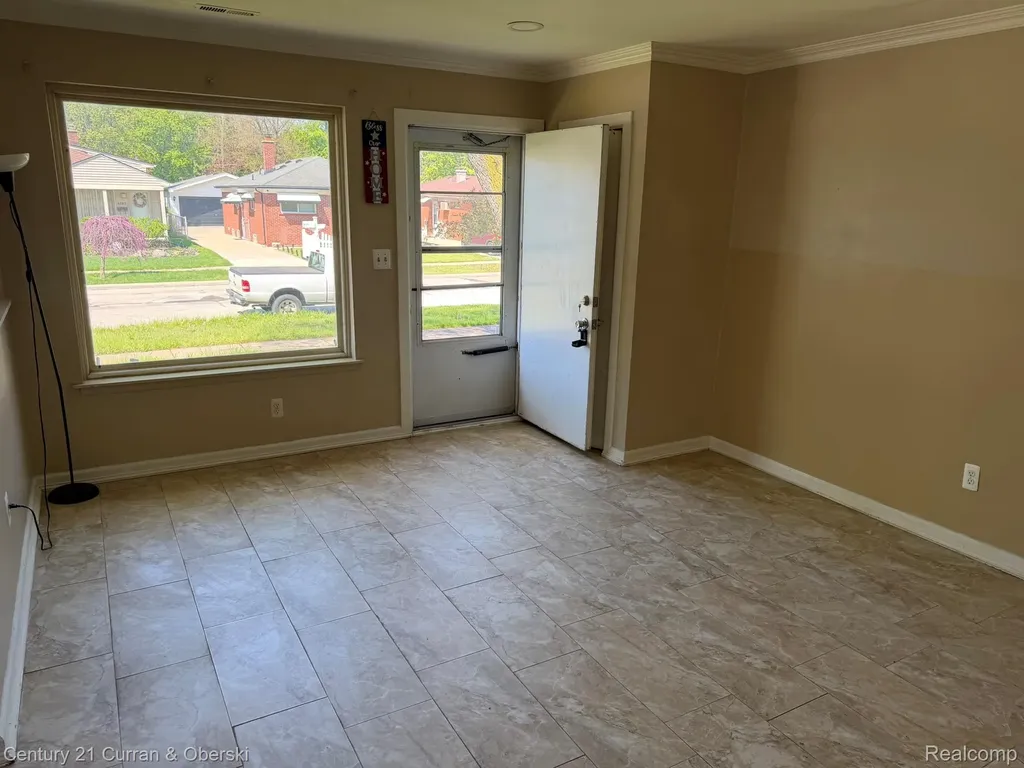 6198 Mayburn Street Dearborn Heights City MI 48127