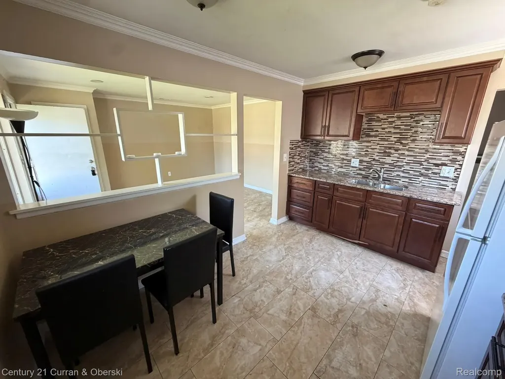 6198 Mayburn Street Dearborn Heights City MI 48127