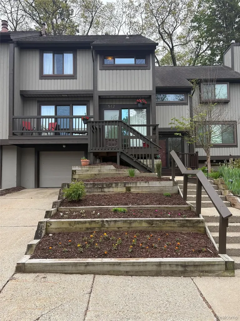 512 Victoria Square Boulevard Brighton City MI 48116