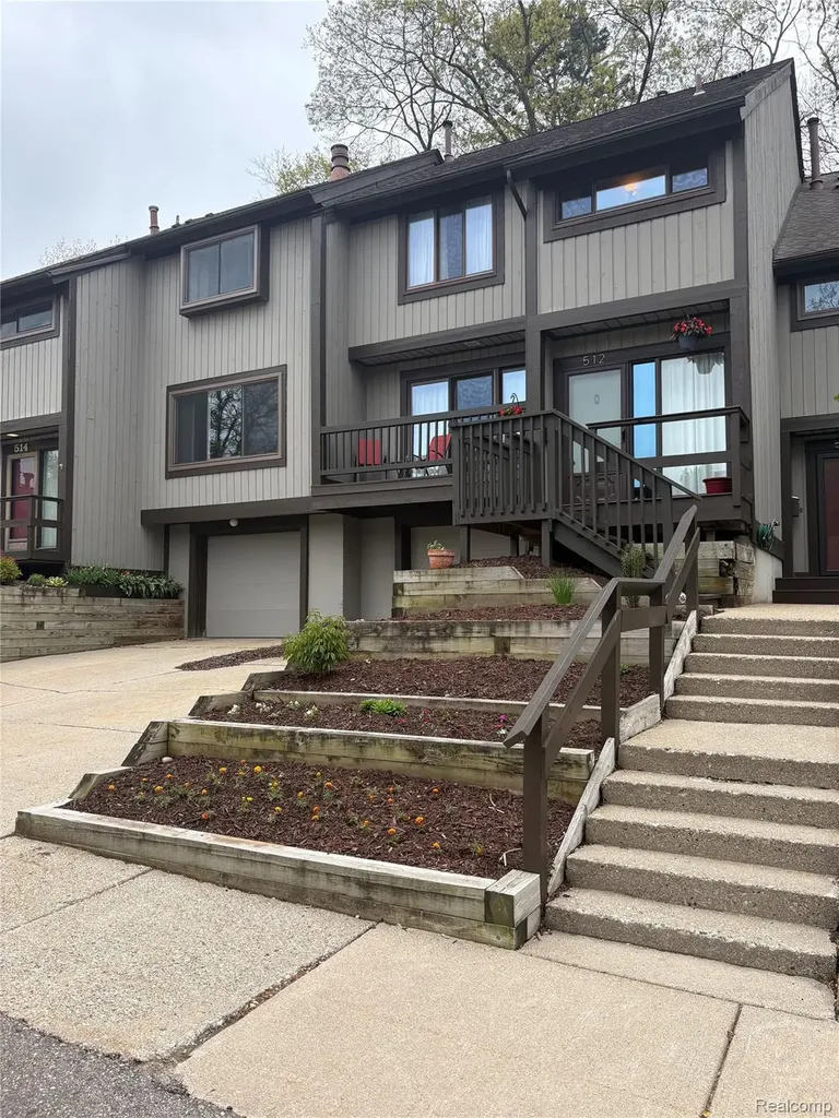 512 Victoria Square Boulevard Brighton City MI 48116