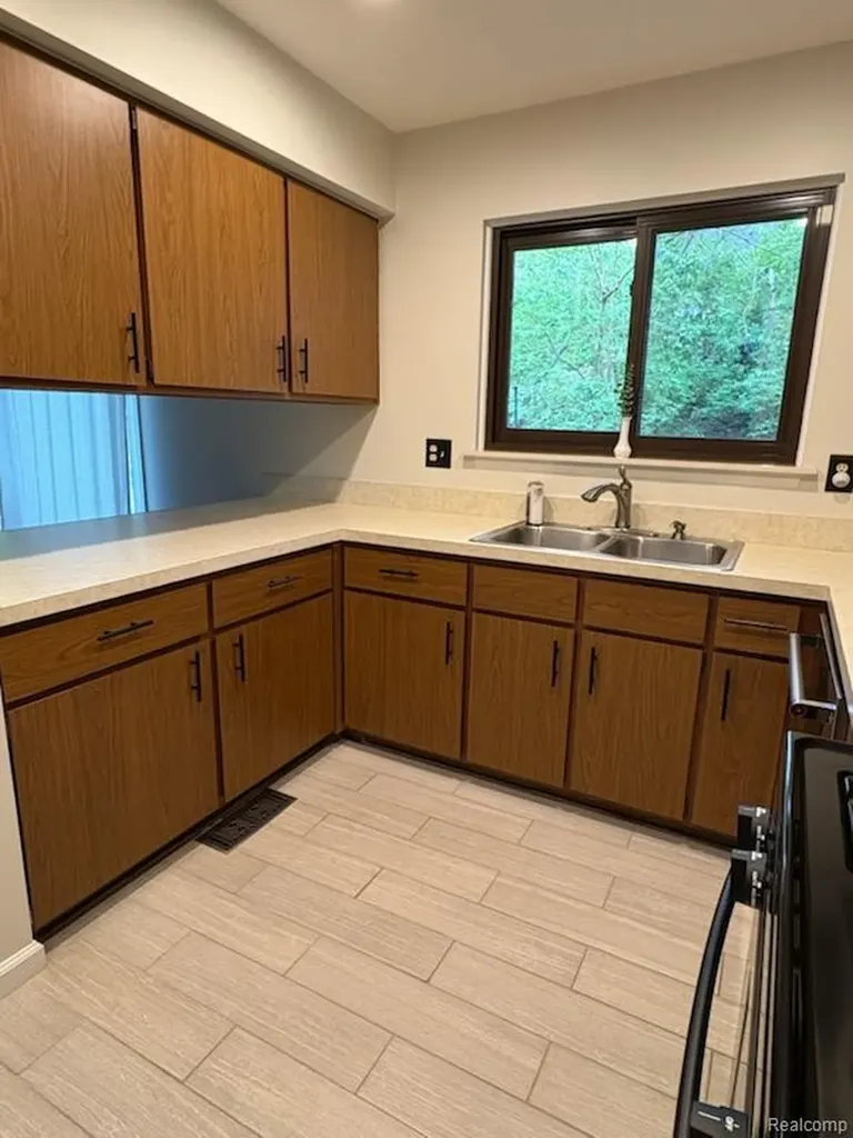 512 Victoria Square Boulevard Brighton City MI 48116