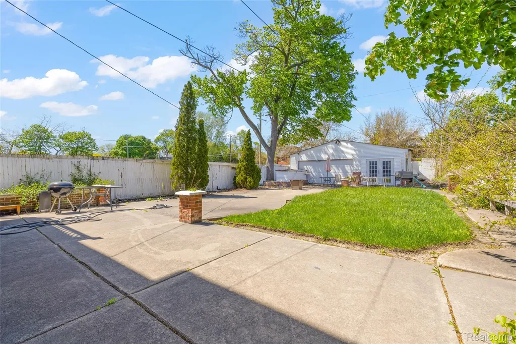 2425 W Grand Boulevard Detroit City MI 48208
