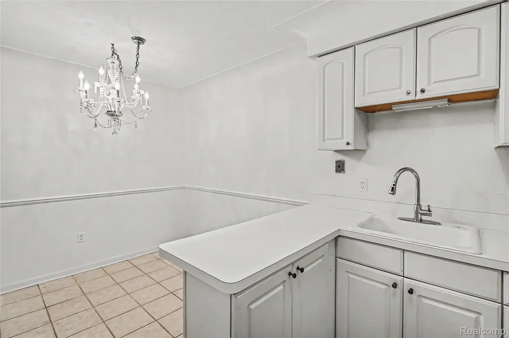 995 N Cass Lake Road Waterford Charter Township MI 48328