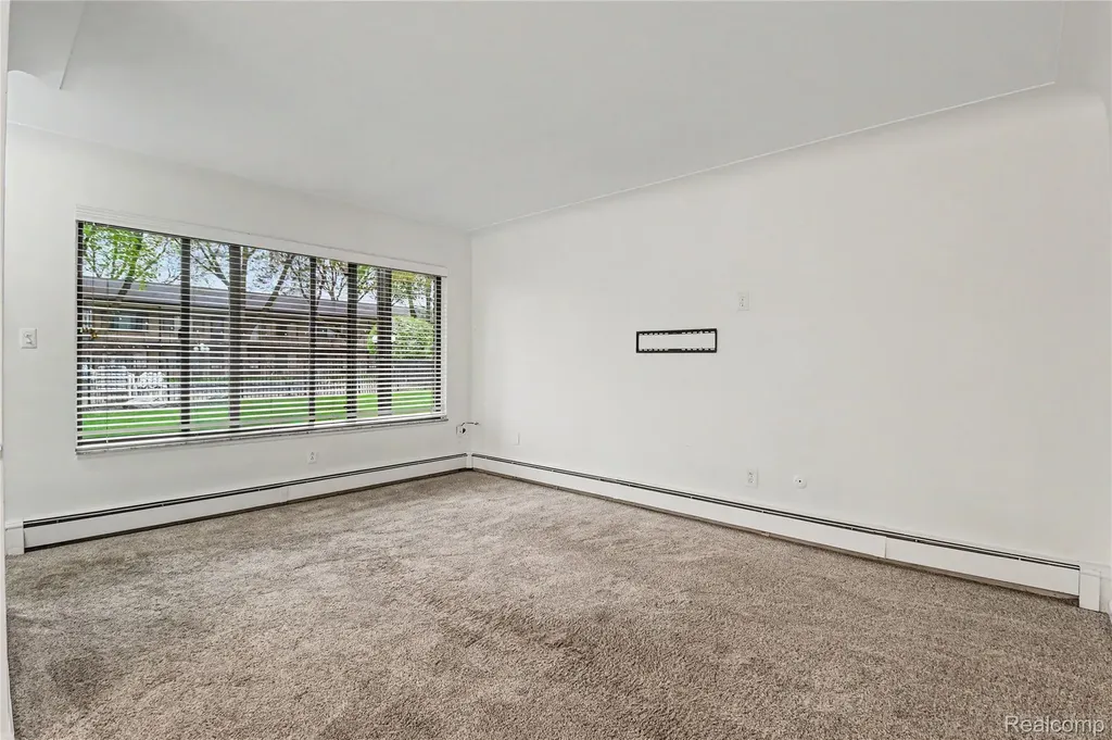 995 N Cass Lake Road Waterford Charter Township MI 48328