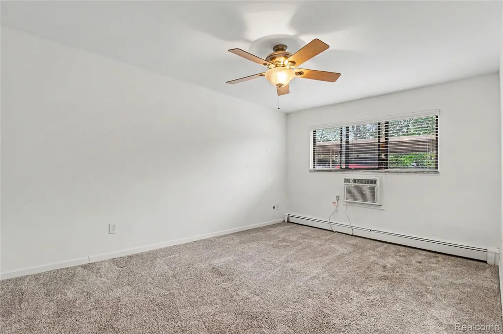 995 N Cass Lake Road Waterford Charter Township MI 48328