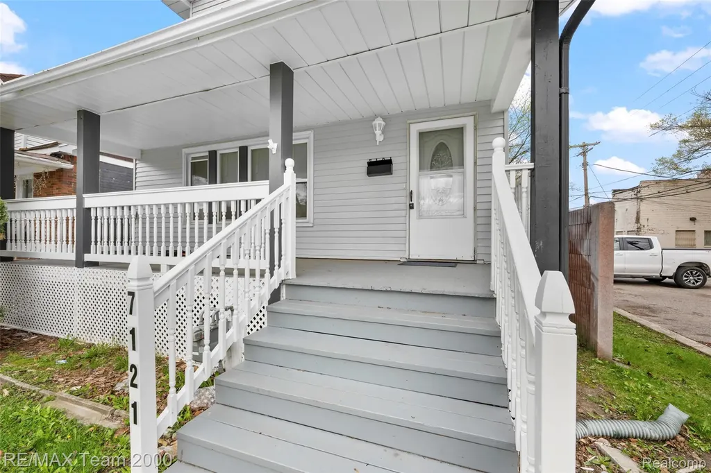 7121 Pinehurst Street Dearborn City MI 48126