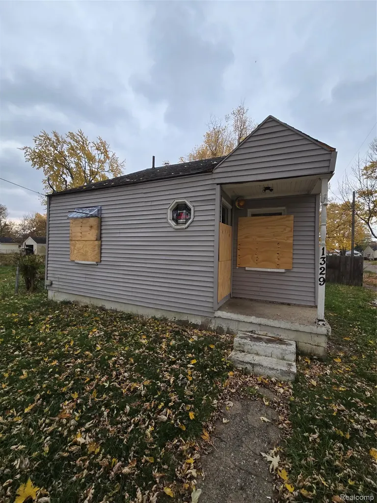 1329 Lincoln Avenue Flint City MI 48507