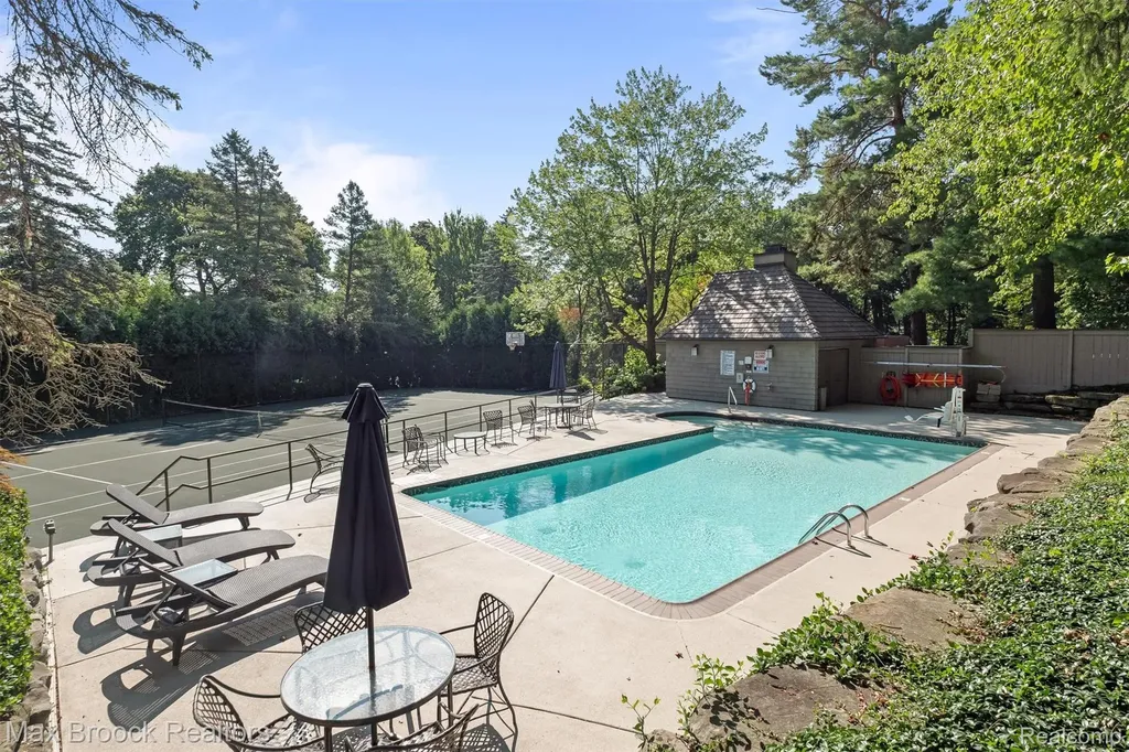 969 Bloomfield Woods Bloomfield Hills City MI 48304
