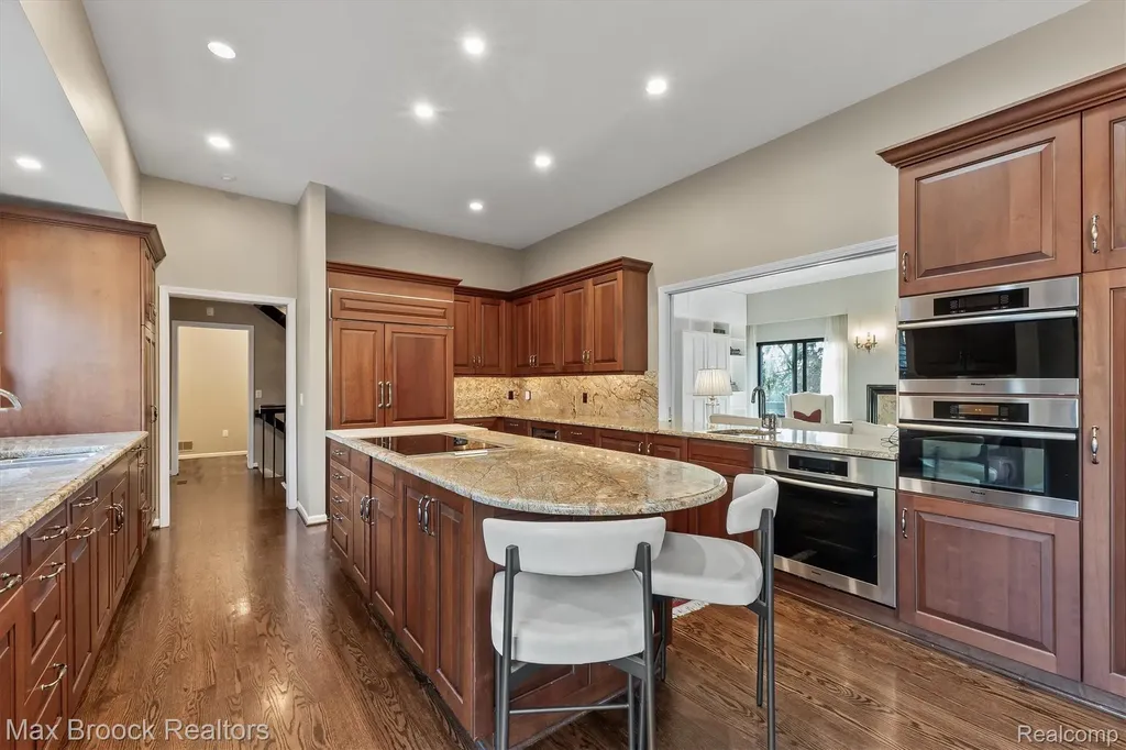 969 Bloomfield Woods Bloomfield Hills City MI 48304