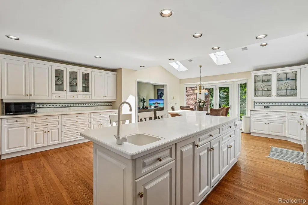 4523 Rivers Edge Drive Troy City MI 48098