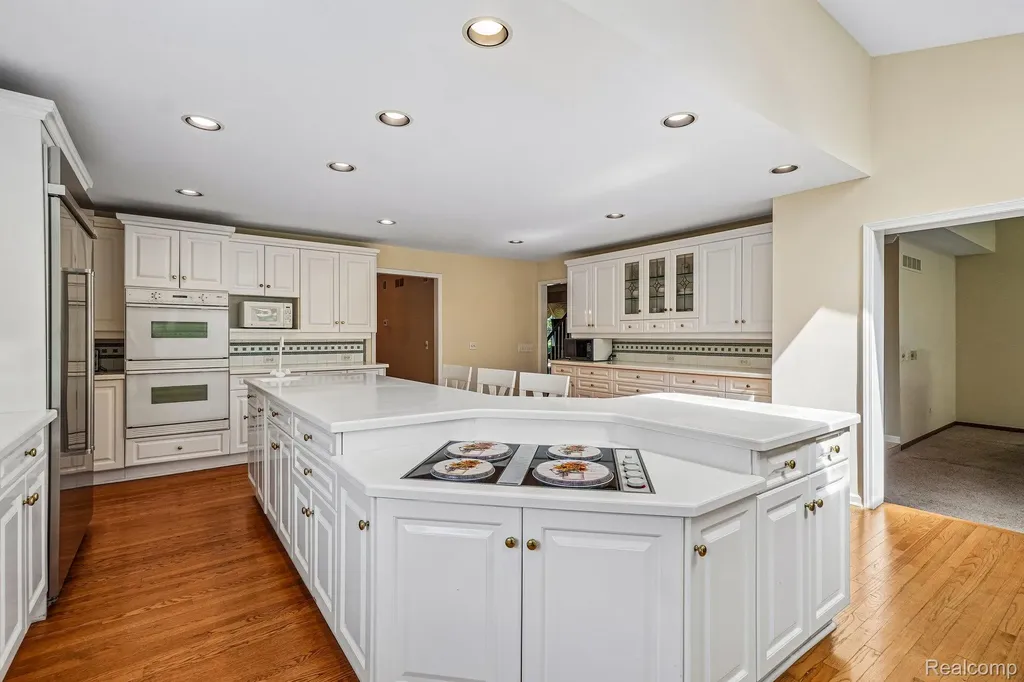 4523 Rivers Edge Drive Troy City MI 48098