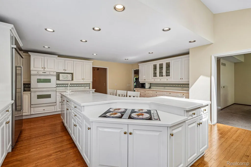 4523 Rivers Edge Drive Troy City MI 48098
