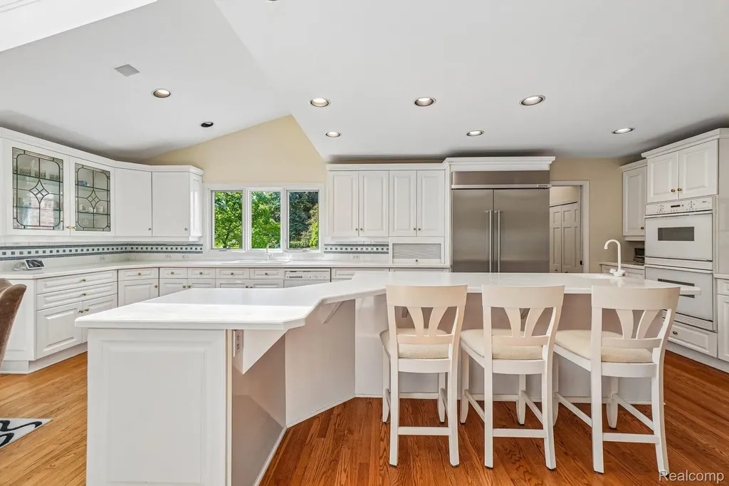 4523 Rivers Edge Drive Troy City MI 48098