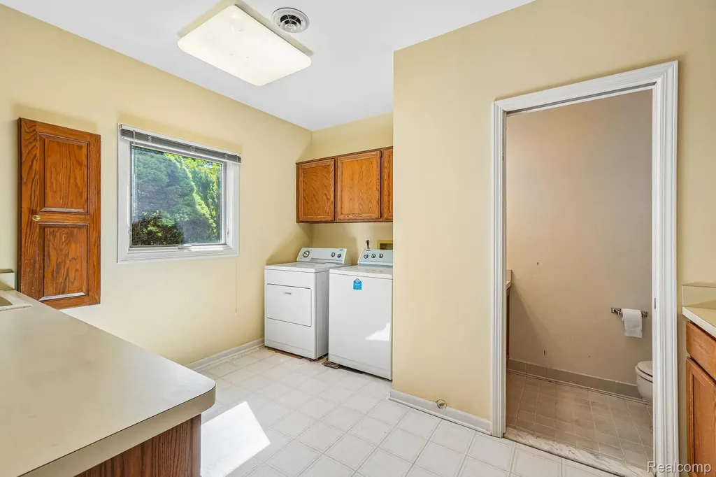 4523 Rivers Edge Drive Troy City MI 48098