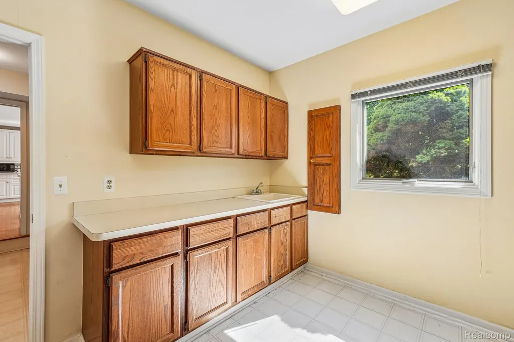 4523 Rivers Edge Drive Troy City MI 48098
