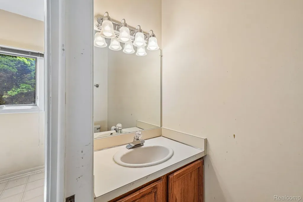 4523 Rivers Edge Drive Troy City MI 48098