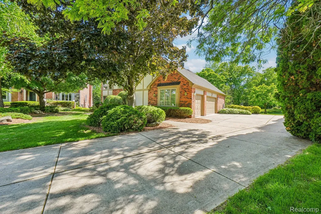 4523 Rivers Edge Drive Troy City MI 48098