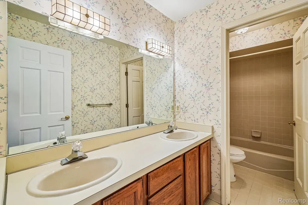 4523 Rivers Edge Drive Troy City MI 48098