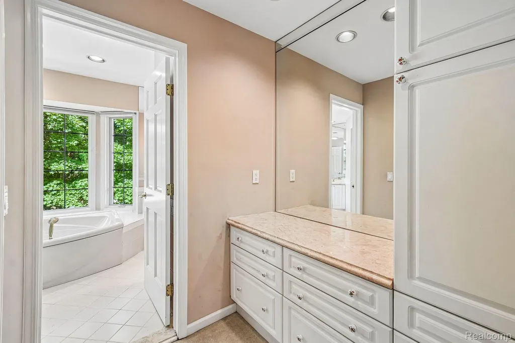 4523 Rivers Edge Drive Troy City MI 48098