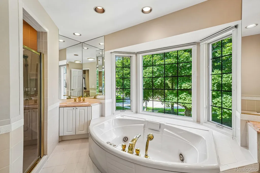 4523 Rivers Edge Drive Troy City MI 48098
