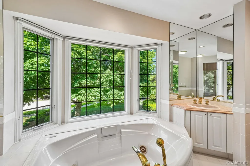 4523 Rivers Edge Drive Troy City MI 48098