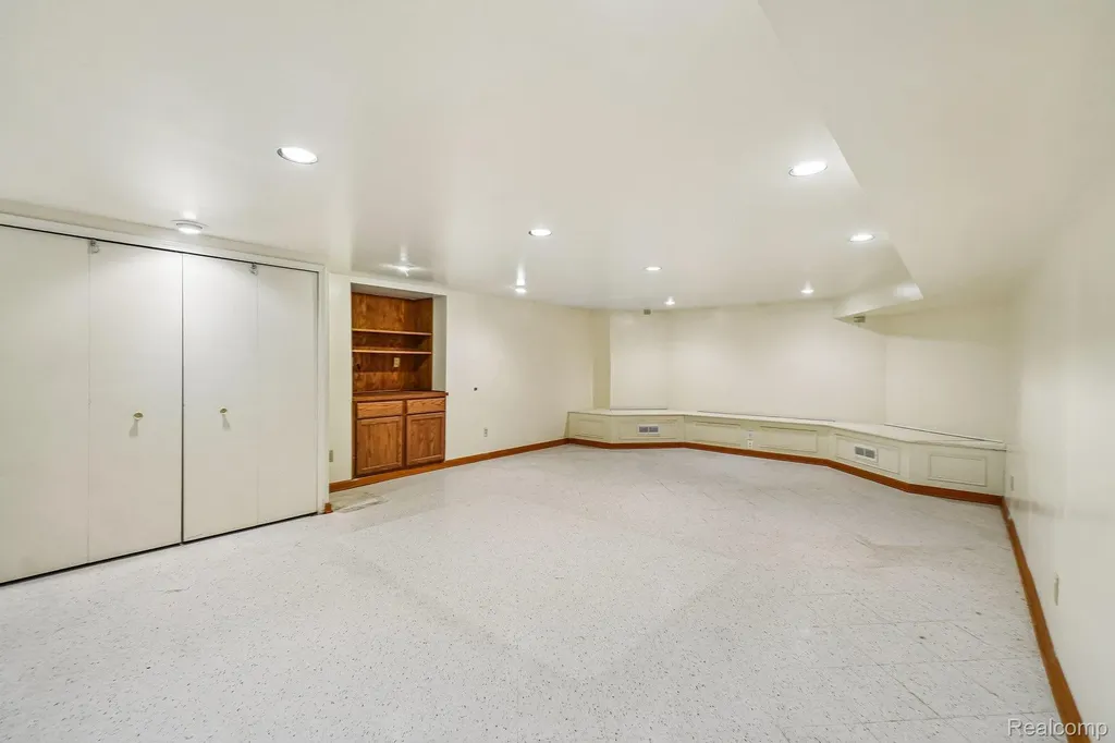 4523 Rivers Edge Drive Troy City MI 48098
