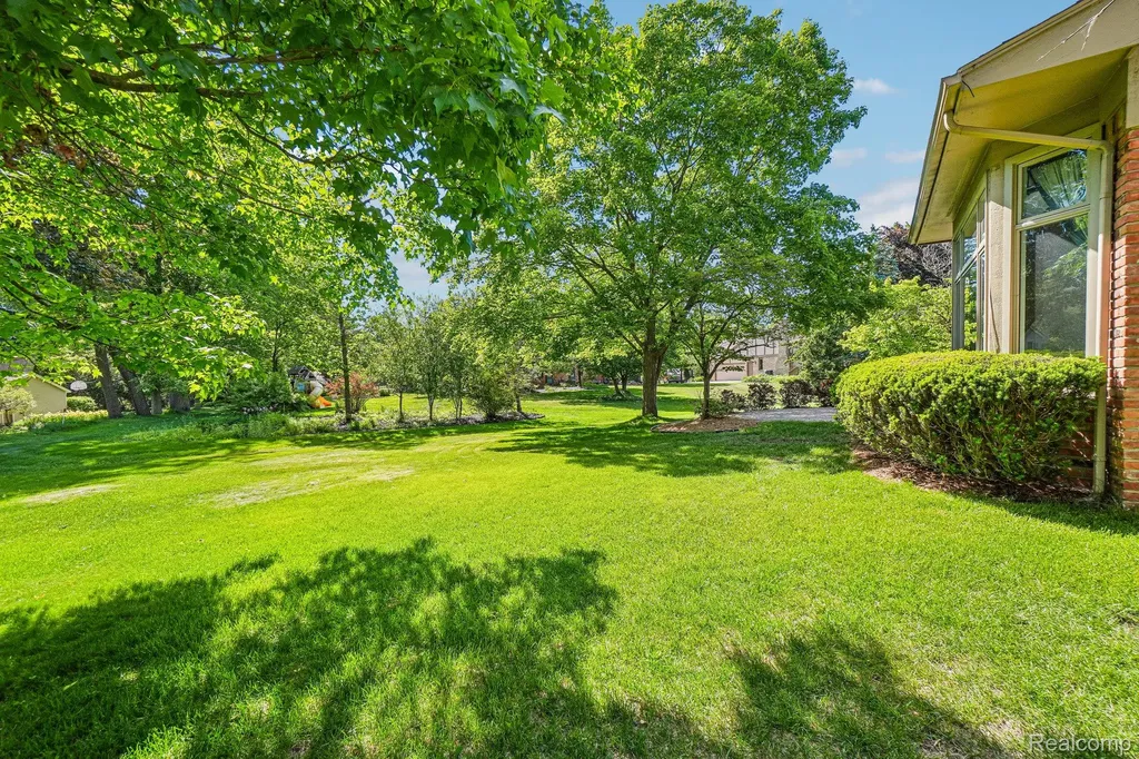 4523 Rivers Edge Drive Troy City MI 48098