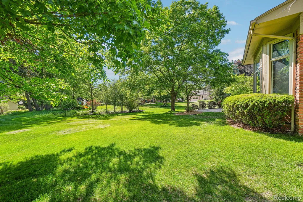 4523 Rivers Edge Drive Troy City MI 48098