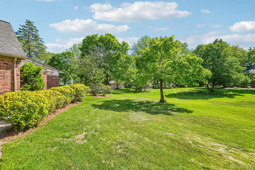 4523 Rivers Edge Drive Troy City MI 48098