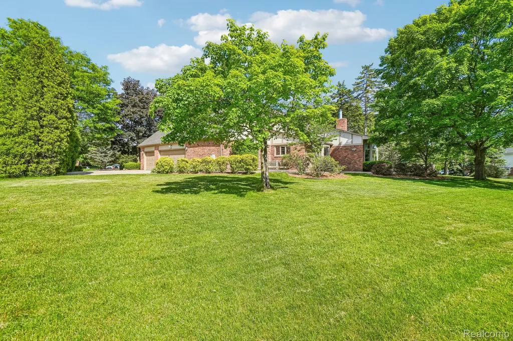 4523 Rivers Edge Drive Troy City MI 48098