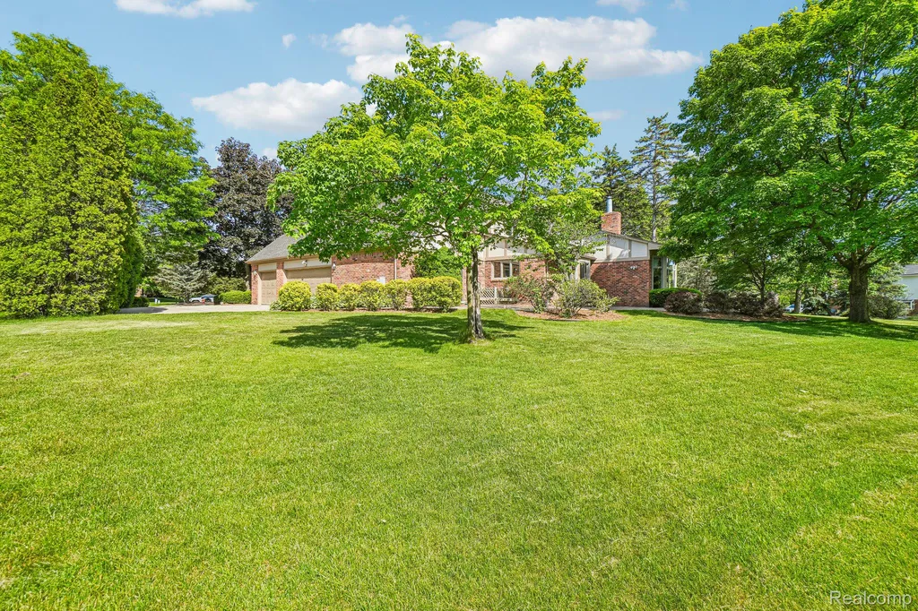 4523 Rivers Edge Drive Troy City MI 48098