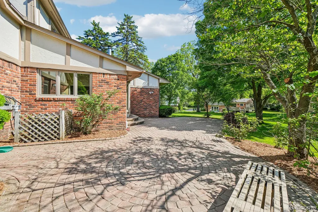 4523 Rivers Edge Drive Troy City MI 48098